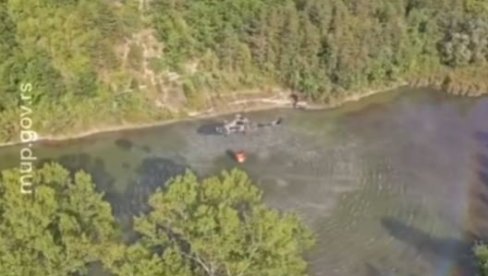 POGLEDAJTE SNIMAK AKCIJE: Bukti požar u delu Srbije - Angažovana dva helikoptera (VIDEO) POGLEDAJTE SNIMAK AKCIJE: Bukti požar u delu Srbije - Angažovana dva helikoptera (VIDEO)