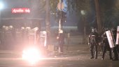 ПОВРЕЂЕНО НАЈМАЊЕ 5 ПОЛИЦАЈАЦА Дачић: Ухапшено 14 блокадера, нападали су шипкама, моткама, каменицама ПОВРЕЂЕНО НАЈМАЊЕ 5 ПОЛИЦАЈАЦА Дачић: Ухапшено 14 блокадера, нападали су шипкама, моткама, каменицама