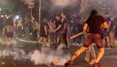 MUP DEMANTOVAO NAVOLJE O NAVODNOM MALTRETIRANJU BLOKADERKE: U zgradu Vlade uvedeni isključivo radi zaštite njihove  bezbednosti