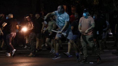 ГРАЂАНСКА НЕПОСЛУШНОСТ ИЛИ АНАРХИЈА? Нова тактика обојених револуција