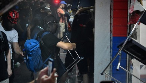 ОКУПЉАЈУ СЕ БЛОКАДЕРИ СИЛЕЏИЈЕ: Спремни да опет спроводе најгоре насиље