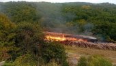 POŽAR GUTA HALE: Vatrogasci se bore sa vatrenom stihijom kod Kuršumlije (VIDEO)