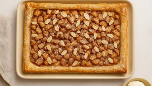 JABUKE U LISNATOM TESTU SA BADEMIMA I CIMETOM: Recept za jednostavan desert JABUKE U LISNATOM TESTU SA BADEMIMA I CIMETOM: Recept za jednostavan desert