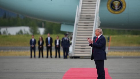 ТРАМП АПЛАУДИРАО ПУТИНУ: Погледајте невероватан гест америчког председника (ВИДЕО) ТРАМП АПЛАУДИРАО ПУТИНУ: Погледајте невероватан гест америчког председника (ВИДЕО)