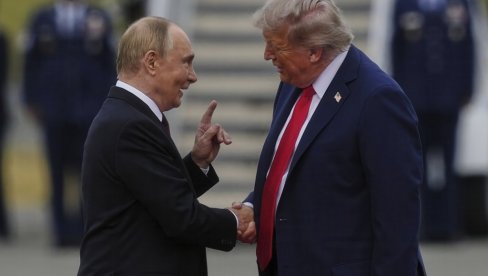 ПОГЛЕДАЈТЕ - Појавио се снимак почетка састанка Путина и Трампа на Аљасци (ВИДЕО)