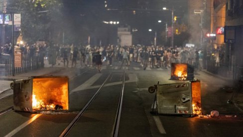TRI DANA TERORA BLOKADERA SILEDŽIJA: Spaljivanje živih ljudi, uništavanje grada, napad na policiju i svakoga ko drugačije misli (VIDEO)