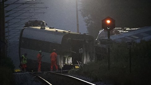 IMA MRTVIH U ŽELEZNIČKOJ NESREĆI U DANSKOJ: Više od dvadeset ljudi povređeno nakon što je voz udario u cisternu i iskočio iz šina IMA MRTVIH U ŽELEZNIČKOJ NESREĆI U DANSKOJ: Više od dvadeset ljudi povređeno nakon što je voz udario u cisternu i iskočio iz šina