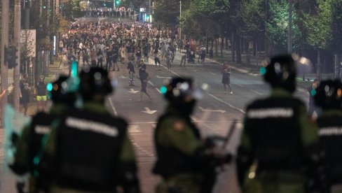 NEVEROVATNO: Blokaderi kažu da nikad nije bilo gore, a pevačica za blokaderske medije kaže da su 2008. harali opasni ljudi!