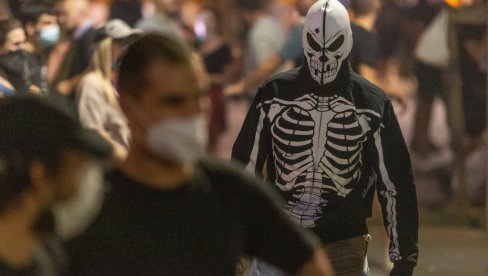 УЗНЕМИРУЈУЋЕ! Блокадери жељни крви руше и спаљују по Србији - овако су грађанима уништили нормалан живот (ВИДЕО) УЗНЕМИРУЈУЋЕ! Блокадери жељни крви руше и спаљују по Србији - овако су грађанима уништили нормалан живот (ВИДЕО)