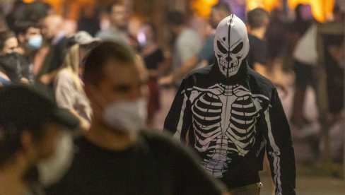 ЖИВОТ ДАЈЕМ, АЛИ ПРИСТАНАК НА ДЕБАТУ НЕ ДАЈЕМ: Блокадери спремни за каменице, али за разговор никако