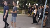 STAO KRAJ TERORISTA: Nasilnik Bjelogrlić tukao Gagu Antonijevića, a sada šeta sa siledžijama STAO KRAJ TERORISTA: Nasilnik Bjelogrlić tukao Gagu Antonijevića, a sada šeta sa siledžijama