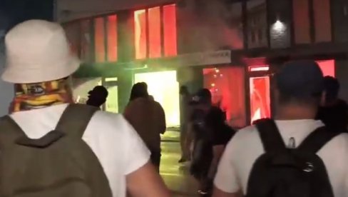 TOTALNI RAT: Blokaderi opleli redom Kovačevića, Tanasija, omladine stranaka... (FOTO)