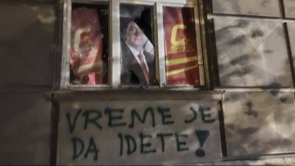 Блокадери уништили просторије Градског одбора Покрета социјалиста Новог Сада