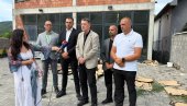 ПРЕДСТАВНИЦИ СРПСКЕ ЛИСТЕ ОБИШЛИ ИЗГОРЕЛУ ШТАМПАРИЈУ Перовић: Неће ме уплашити, идемо до победе
