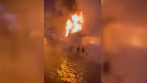 ZAPALILA SE JAHTA SA PORODICOM I DECOM: Buktinja na primorju - Tragediju sprečili bivši radnici marine Budva (VIDEO)