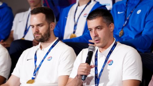 ОВИ МОМЦИ МОГУ ДА БУДУ СЈАЈ СРПСКЕ КОШАРКЕ! Селектор златних кадета Стеван Мијовић о подвигу орлића на Евробаскету