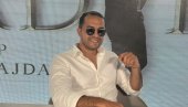 БИЋЕ МУЗИКЕ: Адил за свој важан датум обрадоваће фанове (ФОТО)