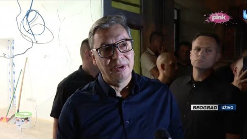 ВУЧИЋ СЕ ИСПРЕД РАЗБИЈЕНИХ ПРОСТОРИЈА СНС-А ВУЧИЋ СЕ ИСПРЕД РАЗБИЈЕНИХ ПРОСТОРИЈА СНС-А