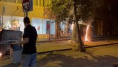 ЧИСТ ФАШИЗАМ! Бацају камење, топовске ударе, разбијају, пале - разбијају просторије СНС, нападнута и полиција ЧИСТ ФАШИЗАМ! Бацају камење, топовске ударе, разбијају, пале - разбијају просторије СНС, нападнута и полиција