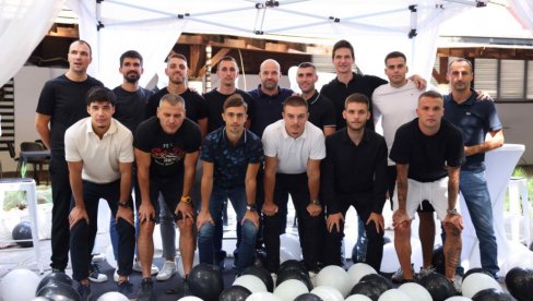 ФУТСАЛЕРИ ПАРТИЗАНА СЕ ВРАЋАЈУ! Нова сезона почела великом црно-белом журком ФУТСАЛЕРИ ПАРТИЗАНА СЕ ВРАЋАЈУ! Нова сезона почела великом црно-белом журком
