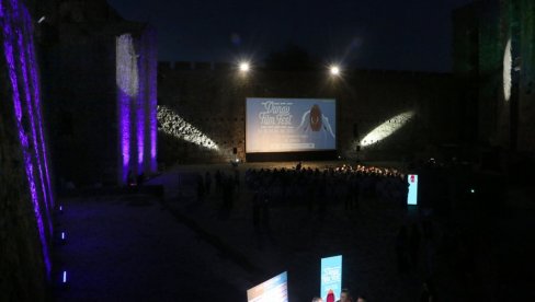 POČEO DUNAV FILM FEST NA SMEDEREVSKOJ TVRĐAVI: Festival otvorio film „ Sedef magla“ Milorada Milinkovića POČEO DUNAV FILM FEST NA SMEDEREVSKOJ TVRĐAVI: Festival otvorio film „ Sedef magla“ Milorada Milinkovića