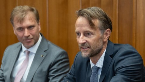 AMBASADOR EU PRVI PUT OSUDIO NASILJE BLOKADERA: Nedopustivi napadi na prostorije političkih stranaka AMBASADOR EU PRVI PUT OSUDIO NASILJE BLOKADERA: Nedopustivi napadi na prostorije političkih stranaka