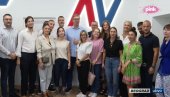 U NEDELJU PREDSTAVLJAMO NAJBOLJE MERE ZA NAROD, BIĆE ČUDESNO! Vučić iz prostorija SNS na Paliluli: Baš sam zadovoljan, bićete iznenađeni