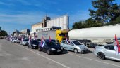 ГРАЂАНИ ПРОТИВ БЛОКАДА: Колоне возила кренуле из Шапца и Крупња ка Лозници (ФОТО/ВИДЕО) ГРАЂАНИ ПРОТИВ БЛОКАДА: Колоне возила кренуле из Шапца и Крупња ка Лозници (ФОТО/ВИДЕО)