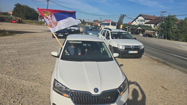 ГРАЂАНИ СУ УСТАЛИ ПРОТИВ БЛОКАДА: Из Коцељеве кренули на скуп у Лозници
