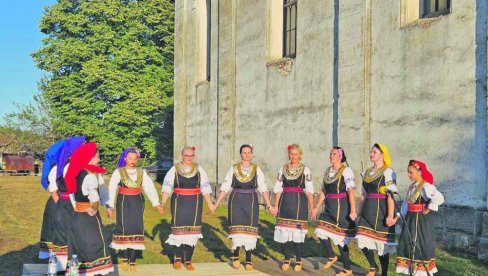РУЈЕВАЦ НА БАНИЈИ ОЖИВИ У ДАНИМА ОКО СЕОСКЕ СЛАВЕ: На сабор за Преображење дођемо да угрејемо срца (ФОТО) РУЈЕВАЦ НА БАНИЈИ ОЖИВИ У ДАНИМА ОКО СЕОСКЕ СЛАВЕ: На сабор за Преображење дођемо да угрејемо срца (ФОТО)