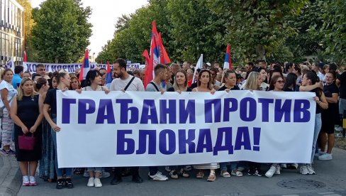 USTAO JE JUG: Građani protiv blokada u velikom broju u Bujanovcu (FOTO) USTAO JE JUG: Građani protiv blokada u velikom broju u Bujanovcu (FOTO)