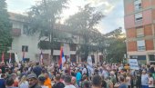 ГРАЂАНИ ПРОТИВ БЛОКАДА: Почела окупљања у градовима широм Србије јер народ жели мир и стабилност (ФОТО/ВИДЕО)