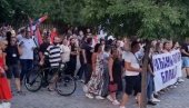 VRANJE PODRŽALO SKUP PROTIV BLOKADA: Veliki broj ljudi izašao na ulice (VIDEO) VRANJE PODRŽALO SKUP PROTIV BLOKADA: Veliki broj ljudi izašao na ulice (VIDEO)