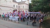 ГРАЂАНИ АПАТИНА ПОДРЖАЛИ СКУП ПРОТИВ БЛОКАДА: Велики број људи изашао на улице, желе да се врате нормалном животу (ВИДЕО)