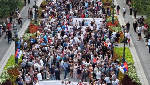 ОВО НИСУ СТРАНАЧКИ СКУПОВИ! Грађани против блокада - Ово је глас народа ОВО НИСУ СТРАНАЧКИ СКУПОВИ! Грађани против блокада - Ово је глас народа