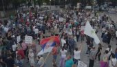 МАСА ЉУДИ У ОЏАЦИМА: Погледајте снимак дроном (ВИДЕО)