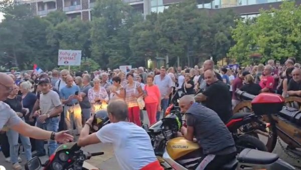 БАЈКЕРИ У КИКИНДИ УСТАЛИ ПРОТИВ БЛОКАДА! И они изашли на улице (ВИДЕО)
