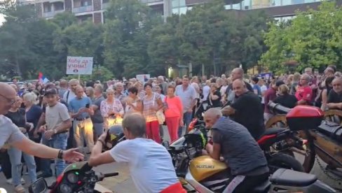 BAJKERI U KIKINDI USTALI PROTIV BLOKADA! I oni izašli na ulice (VIDEO) BAJKERI U KIKINDI USTALI PROTIV BLOKADA! I oni izašli na ulice (VIDEO)