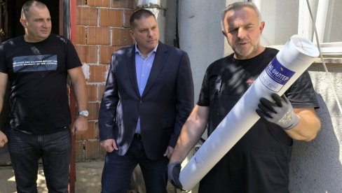 PRVE FILTERE DOBILI LAZAREVČANI: Gradski čelnici uručili uređaje za smanjenje zagađenja iz individualnih ložišta PRVE FILTERE DOBILI LAZAREVČANI: Gradski čelnici uručili uređaje za smanjenje zagađenja iz individualnih ložišta