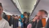 HARMONIKA U AVIONU ZA LUKU DONČIĆA! Oduševljenje zbog scene tokom leta iz LJubljane za Beograd (VIDEO)