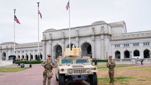 AMERIKA PRED POBUNOM? Pentagon naredio da snage za brzi odgovor budu spremne za građanske nemire AMERIKA PRED POBUNOM? Pentagon naredio da snage za brzi odgovor budu spremne za građanske nemire