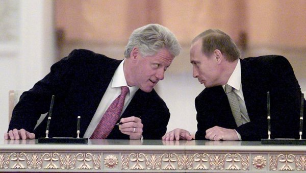 ОТКРИВЕНИ АМЕРИЧКИ ДОКУМЕНТИ: Клинтон говорио Путину о могућности уласка Русије у НАТО ОТКРИВЕНИ АМЕРИЧКИ ДОКУМЕНТИ: Клинтон говорио Путину о могућности уласка Русије у НАТО