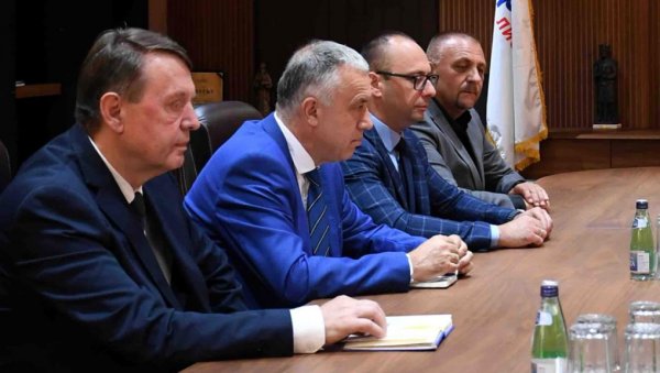 Српска листа о одлуци ЦИКа да не верификује њихове кандидате за градоначелнике и одборнике Српска листа о одлуци ЦИКа да не верификује њихове кандидате за градоначелнике и одборнике