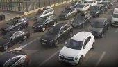 ВОЗИЛА МИЛЕ, ЗАУЗЕТО И ПО ПЕТ ТРАКА: Хаотичне гужве на граничним прелазима, ево где се најдуже чека