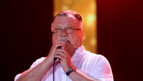 МОРА НА РЕХАБИЛИТАЦИЈУ: Нарушено здравље Халида Бешлића - отказани концерти МОРА НА РЕХАБИЛИТАЦИЈУ: Нарушено здравље Халида Бешлића - отказани концерти
