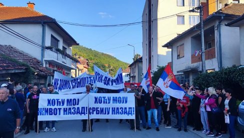 TRGOVIŠTE PROTIV BLOKADA: Ne damo Srbiju, hoćemo život nazad! TRGOVIŠTE PROTIV BLOKADA: Ne damo Srbiju, hoćemo život nazad!