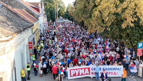 ГРАЂАНИ ПРОТИВ БЛОКАДА: Вијоре се тробојке - народ устао за нормалан живот (ВИДЕО) ГРАЂАНИ ПРОТИВ БЛОКАДА: Вијоре се тробојке - народ устао за нормалан живот (ВИДЕО)