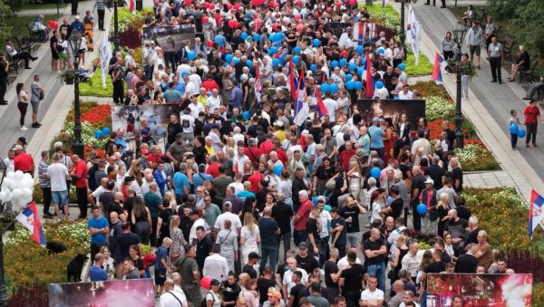 СОМБОР ВЕЛИЧАНСТВЕН: Грађани масовно устали против блокада (ФОТО) СОМБОР ВЕЛИЧАНСТВЕН: Грађани масовно устали против блокада (ФОТО)