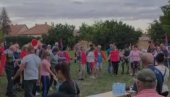 KOLO NA SKUPU U ČOKI PROTIV BLOKADA: Meštani pokazali kako izgleda pristojna Srbija
