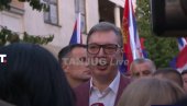 VUČIĆ DOŠAO U UB DA POZDRAVI GRAĐANE (VIDEO) VUČIĆ DOŠAO U UB DA POZDRAVI GRAĐANE (VIDEO)